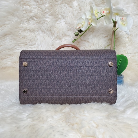 🔥SALE🔥 Michael Kors Hayes Large Duffle Handbag - Picture 8 of 8